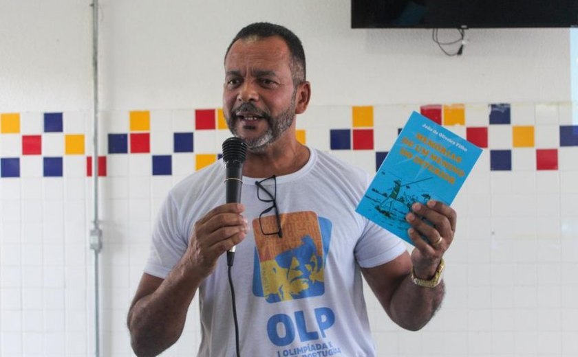 Alunos da Escola Municipal Arnon de Melo participam de oficina literária