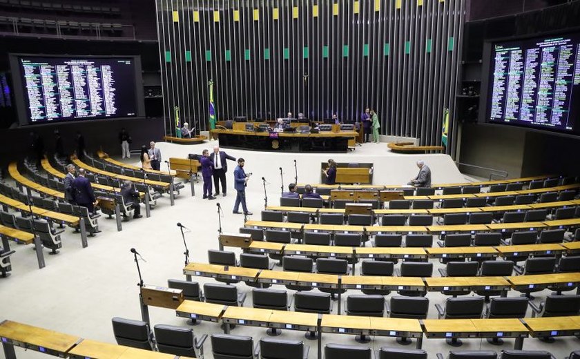 Deputados analisam PEC que dispensa sanções a partidos que não cumpriram cotas eleitorais; acompanhe