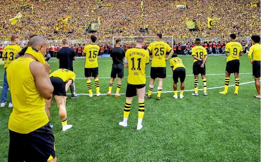 Borussia Dortmund marca no fim e estreia com vitória sobre o Colônia no Alemão