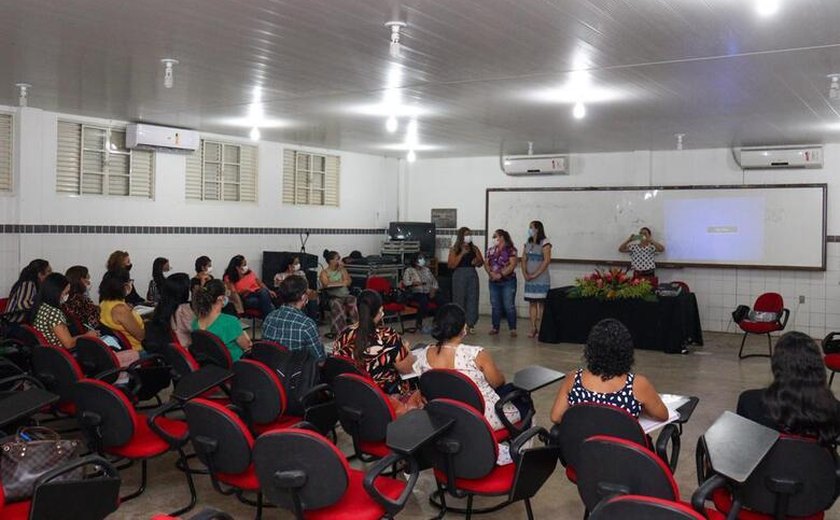 Educação recepciona assistentes sociais selecionados no PSS