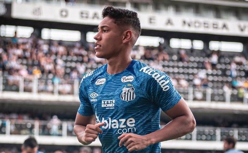 Ponte Preta negocia com Santos, mas Vinícius Balieiro trava transferência e continua na Vila