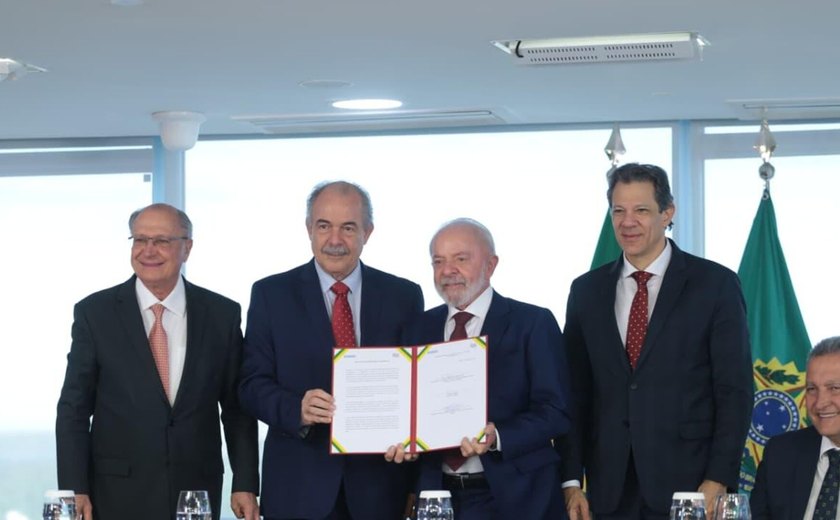 Governo anuncia R$ 12 bi de crédito para indústria; medida deve aliviar impacto do tarifaço dos EUA