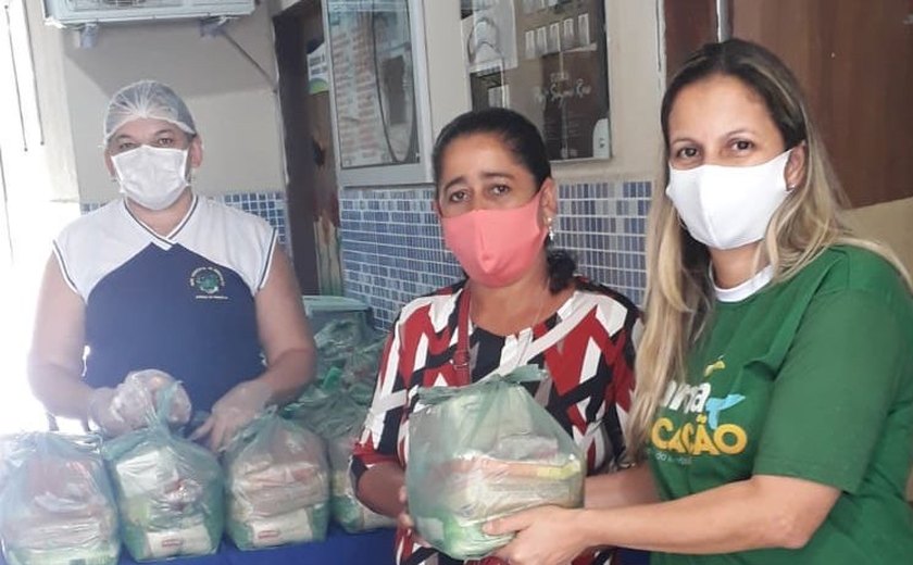 Educação de Santana do Mundaú entrega cerca de 600 novos kits de gêneros alimentícios