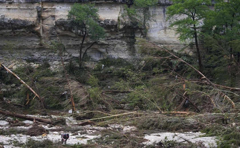 Pelo menos 52 pessoas morreram em enchente no Texas; 27 crianças estão desaparecidas