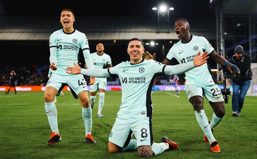 Chelsea sofre, mas busca virada diante do Crystal Palace com gols no fim pelo Inglês