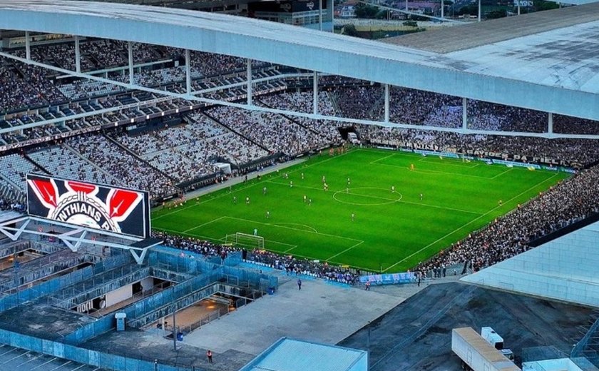 Corinthians negocia patrocínio master com marca que estampa camisa do Palmeiras
