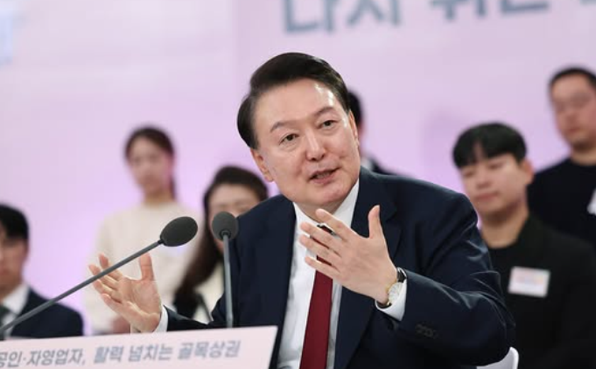 Investigadores vão a Seul para cumprir mandado de prisão do presidente da Coreia do Sul