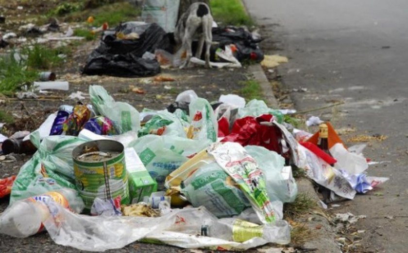 Acúmulo de lixo é a principal causa de poluição dos igarapés
