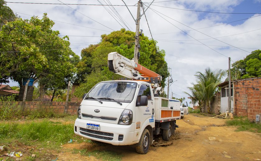 Investimentos em iluminação pública dão fim à escuridão em grota de Ipioca