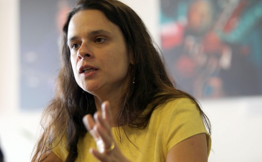 Professores saem em defesa de retorno de Janaína Paschoal à USP
