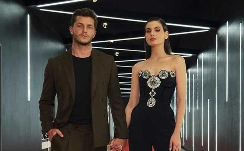 Camila Queiroz e Klebber Toledo se manifestam após denúncia de estupro de participante do 'Casamento às cegas'