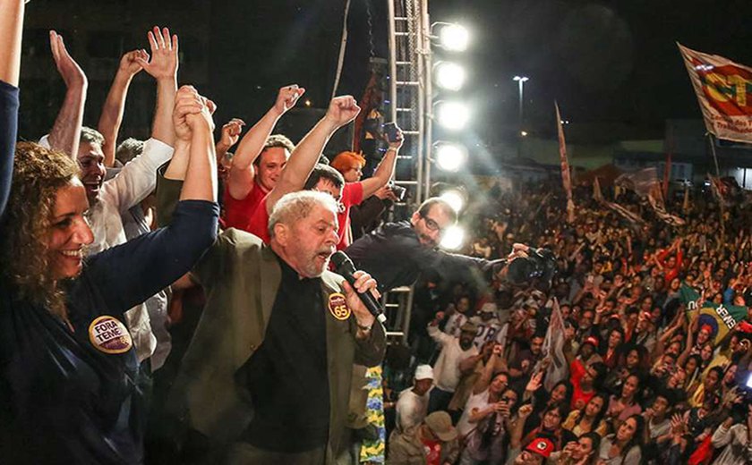 Lula chama procuradores de &#8220;crianças&#8221; e insinua candidatura