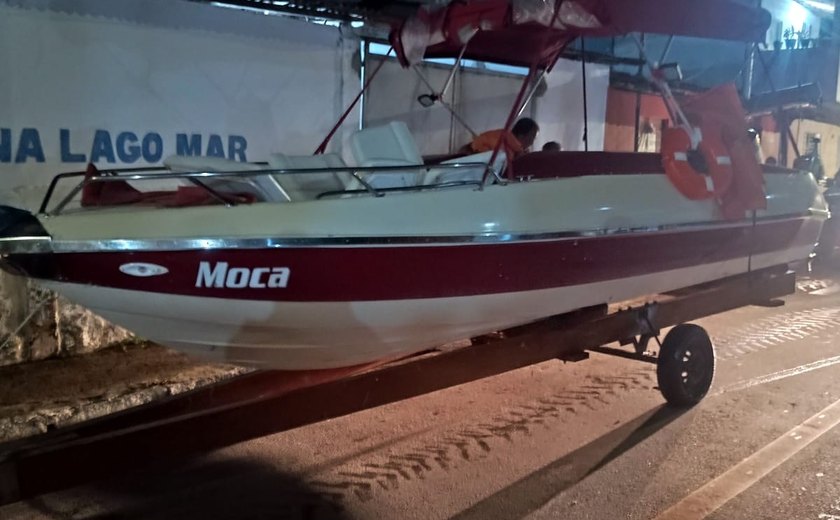 Lancha furtada é localizada em marina no Pontal da Barra; autor do crime segue foragido