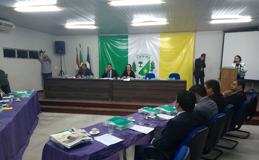 Legislativo de Arapiraca vai convocar Teófilo para explicações sobre calote