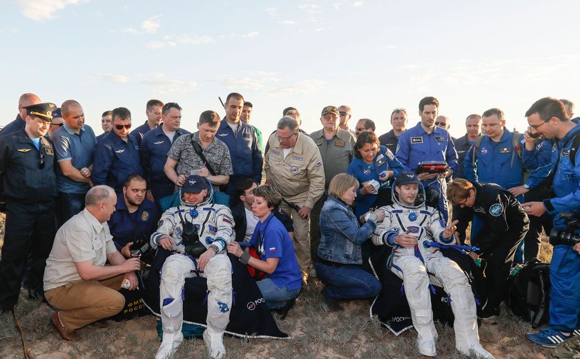 Astronautas francês e russo voltam à Terra após 200 dias no Espaço