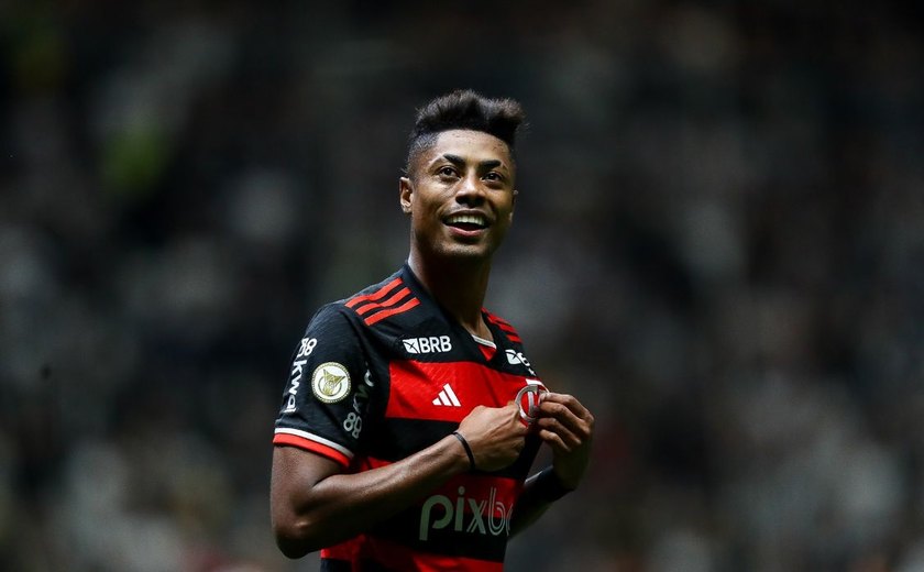 Flamengo vence o Atlético Mineiro por 4 a 2 e se mantém na liderança