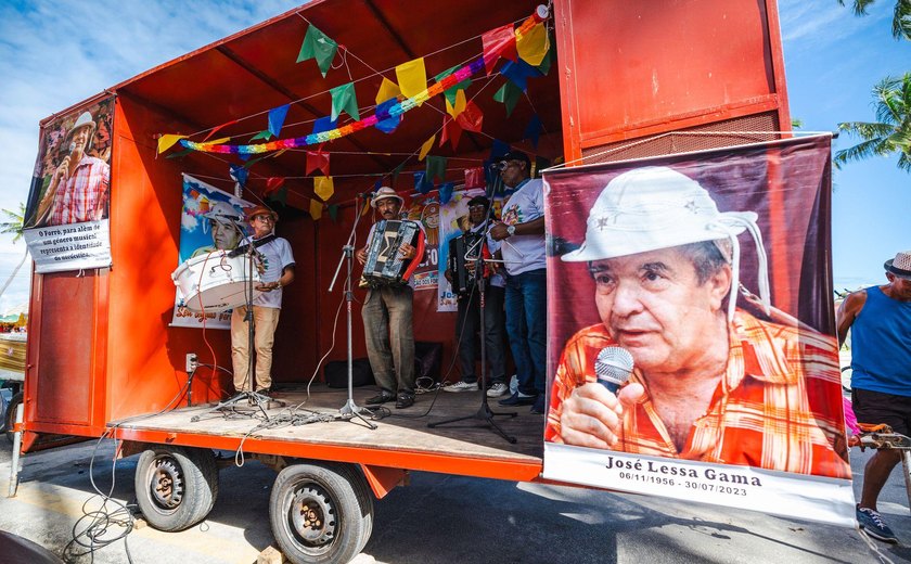 Defensor do forró alagoano, José Lessa é homenageado no Palco Móvel, na rua aberta da Ponta Verde