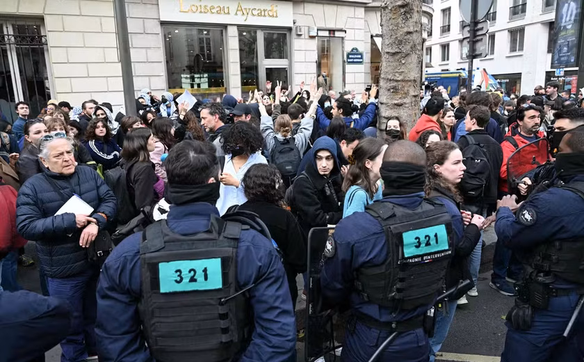 Protesto pró-Palestina: Polícia de Paris desocupa prédio de universidade de elite francesa