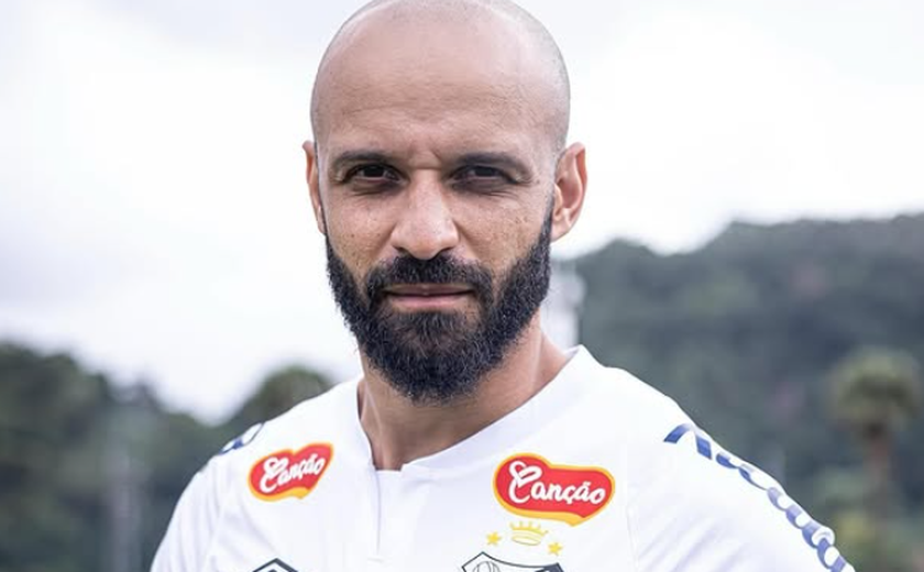 Santos oficializa a contratação de Thaciano, um dos queridinhos de Pedro Caixinha nos treinos