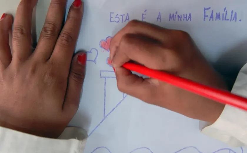 Menino de 7 anos engole um lápis de 10 cm e organismo não sofre nenhum dano; entenda
