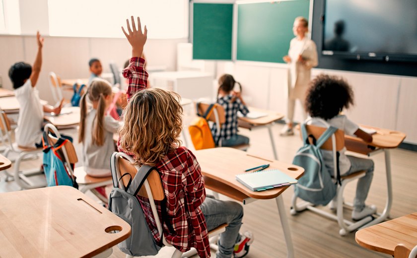 Peso das mochilas exige atenção na volta às aulas
