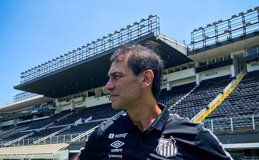 Fabián Bustos estreia com missão de reerguer o Santos em visita à Ferroviária