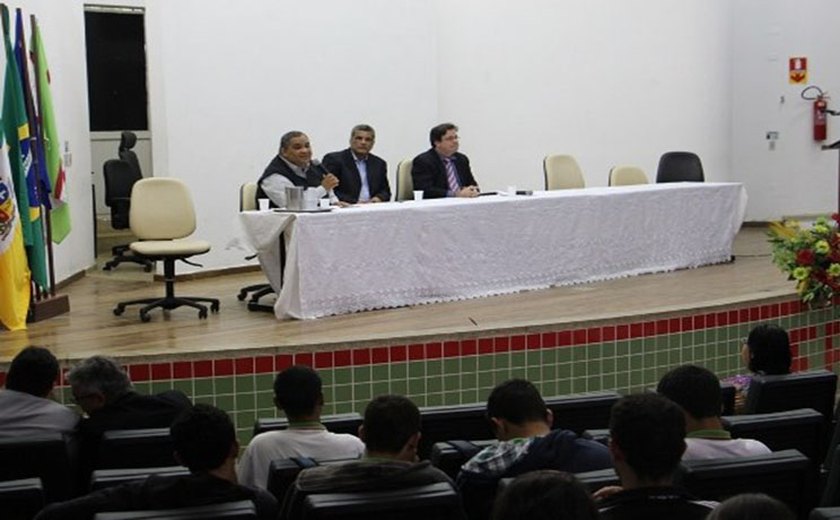Estudantes de Palmeira dos Índios debatem sobre prevenção à violência