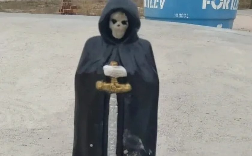 Mistério envolvendo estátua de caveira intriga Cacimbinhas
