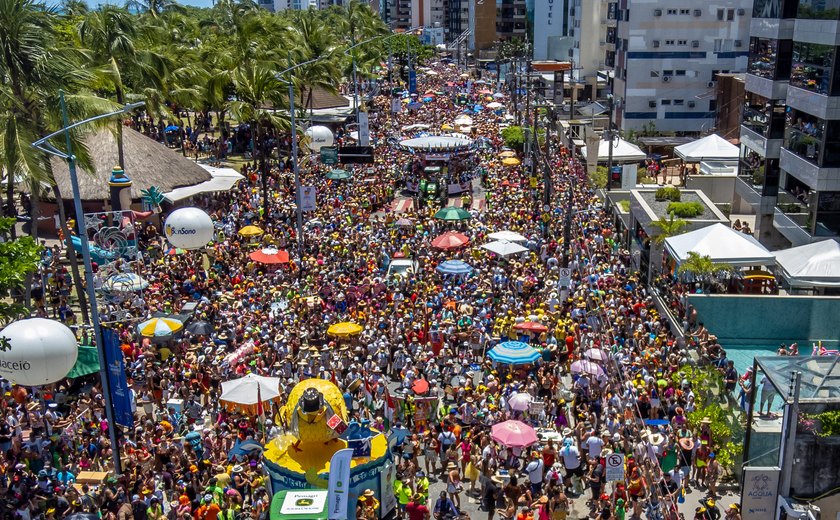 Pinto da Madrugada arrasta 500 mil pessoas ao som do hino de Alagoas em ritmo de frevo