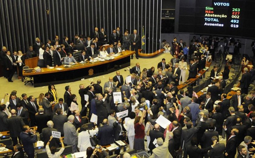 Câmara adia novamente votação da PEC da Reforma Política