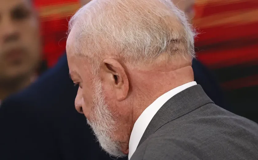 Lula tem dreno retirado e segue lúcido e bem, diz boletim médico