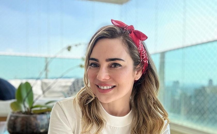 Um dia após expulsão de 'A fazenda', Rachel Sheherazade posta vídeo sendo aplaudida por fãs e mensagem: 'Ainda digerindo'