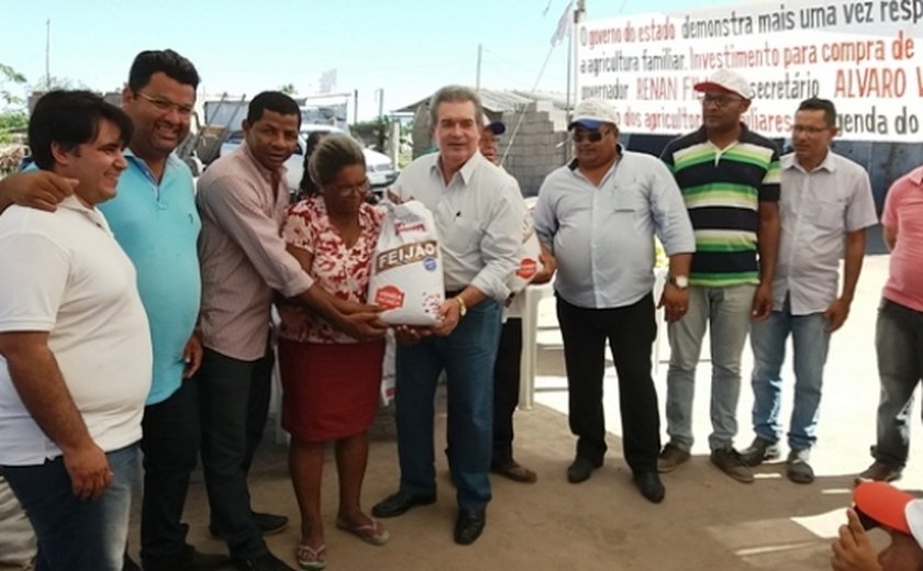 Assentamentos em Campo Alegre recebem sementes do governo