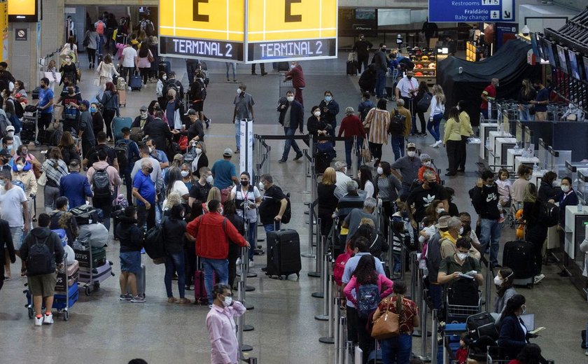 Anvisa aprova volta do uso de máscaras em aviões e aeroportos