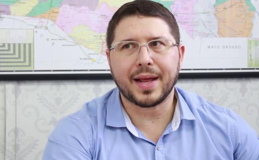 Na ausência de governador do AM, vice tenta demitir secretário de segurança