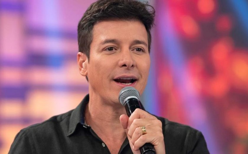 Rodrigo Faro, que interpreta Silvio Santos em filme, homenageia apresentador: 'Foi assistindo Silvio na TV que descobri a minha vocação'