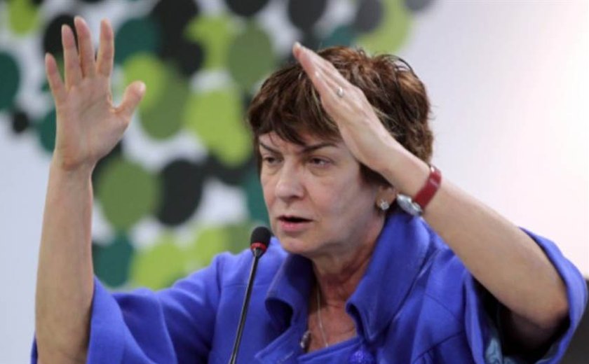 Morre a idealizadora do Bolsa Família