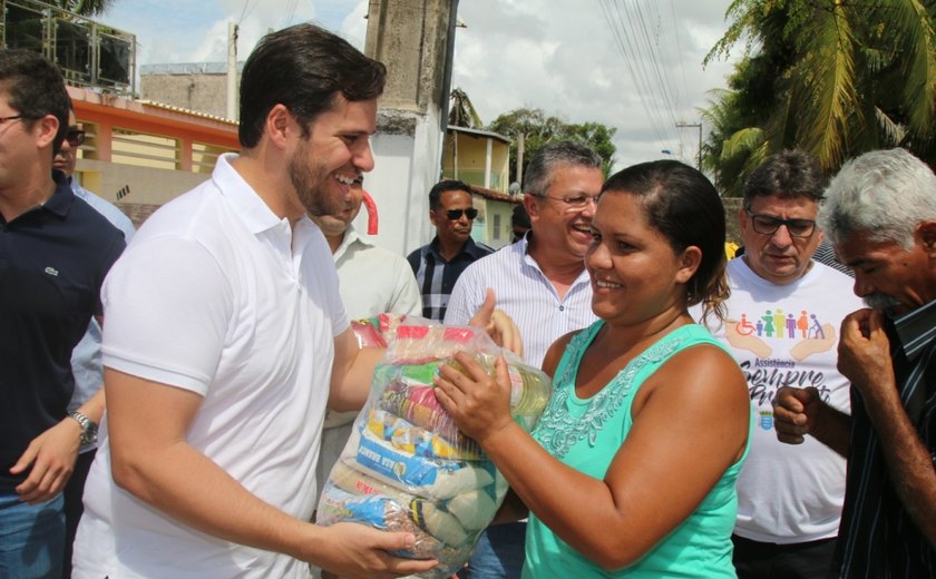 Prefeitura entrega 5 mil cestas natalinas às famílias carentes de Marechal Deodoro