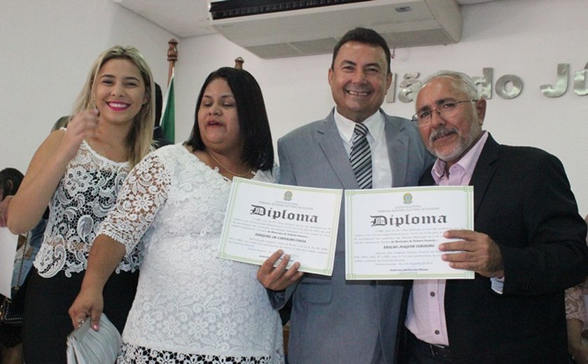 Prefeito, vice, vereadores e suplentes em Delmiro são diplomados