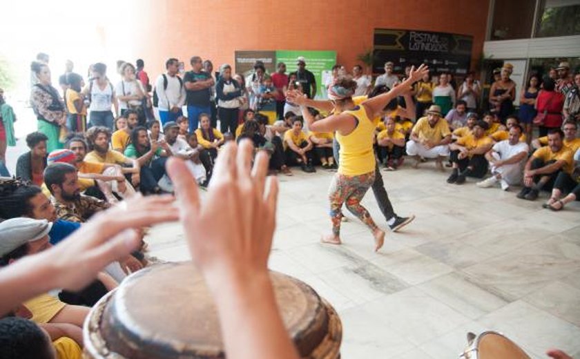 Latinidades: capoeiristas debatem regulamentação da profissão
