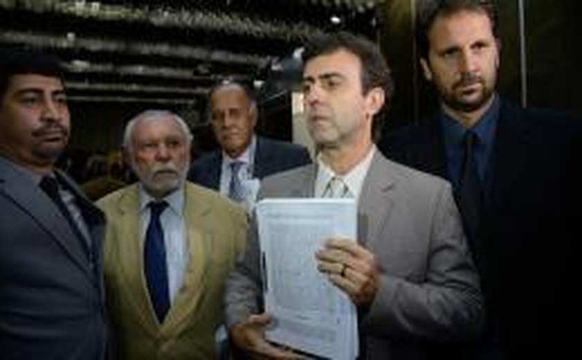 PSOL pede impeachment de Pezão no Rio