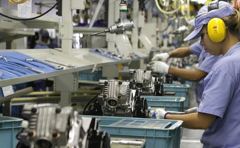 Produção cai em 11 de 15 locais em dezembro ante dezembro de 2021