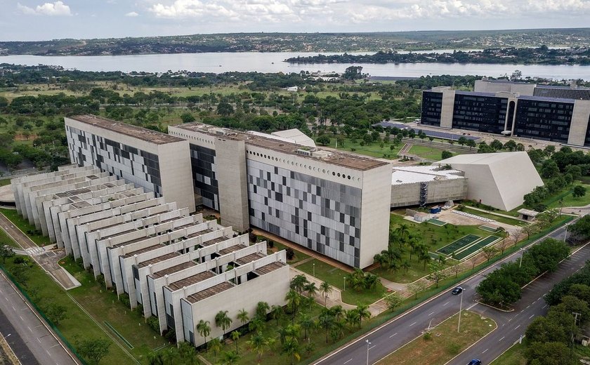 STJ critica ingerência externa no Judiciário brasileiro