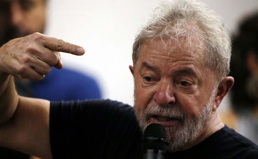 Lula acusa Moro de perda de imparcialidade e pede liberdade ao Supremo