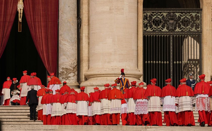 Fumaça branca: conclave bate o martelo e escolhe o novo Papa