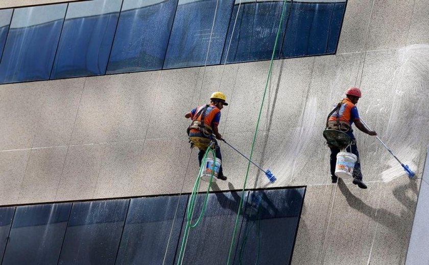 Comissão realiza audiência sobre ambiente de trabalho digno e seguro