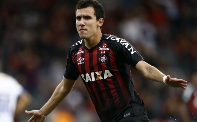 Flamengo desiste de contratar o atacante Pablo, artilheiro do Athletico-PR