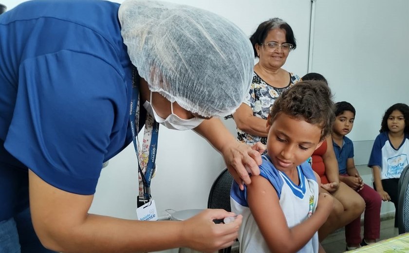 Prefeitura inicia vacinação nas escolas para atualização do calendário vacinal