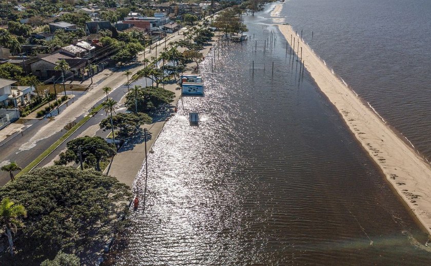 Governo é contra projeto de privatizar praias, diz Padilha