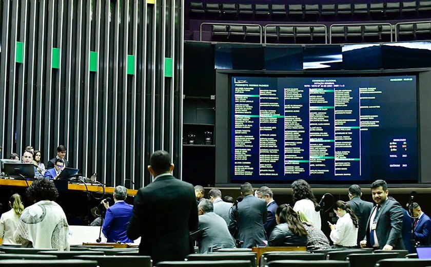 Senadores e deputados rejeitam vetos à lei que mudou regras de licitações